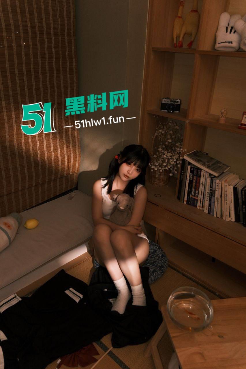 推特萝莉福利姬【星野柒免】清纯颜值肥臀母狗,穿可爱制服私拍白虎嫩逼手揉酥胸全露私拍视图流出-14