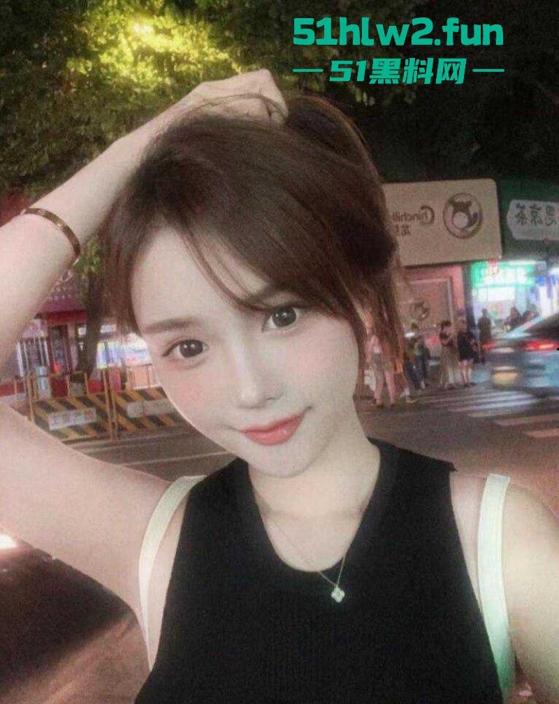 汕头大学约炮门!黑丝高跟白月光被体育生后入逛干,男友舍不得操的大一学妹被人站起来狂蹬!-3