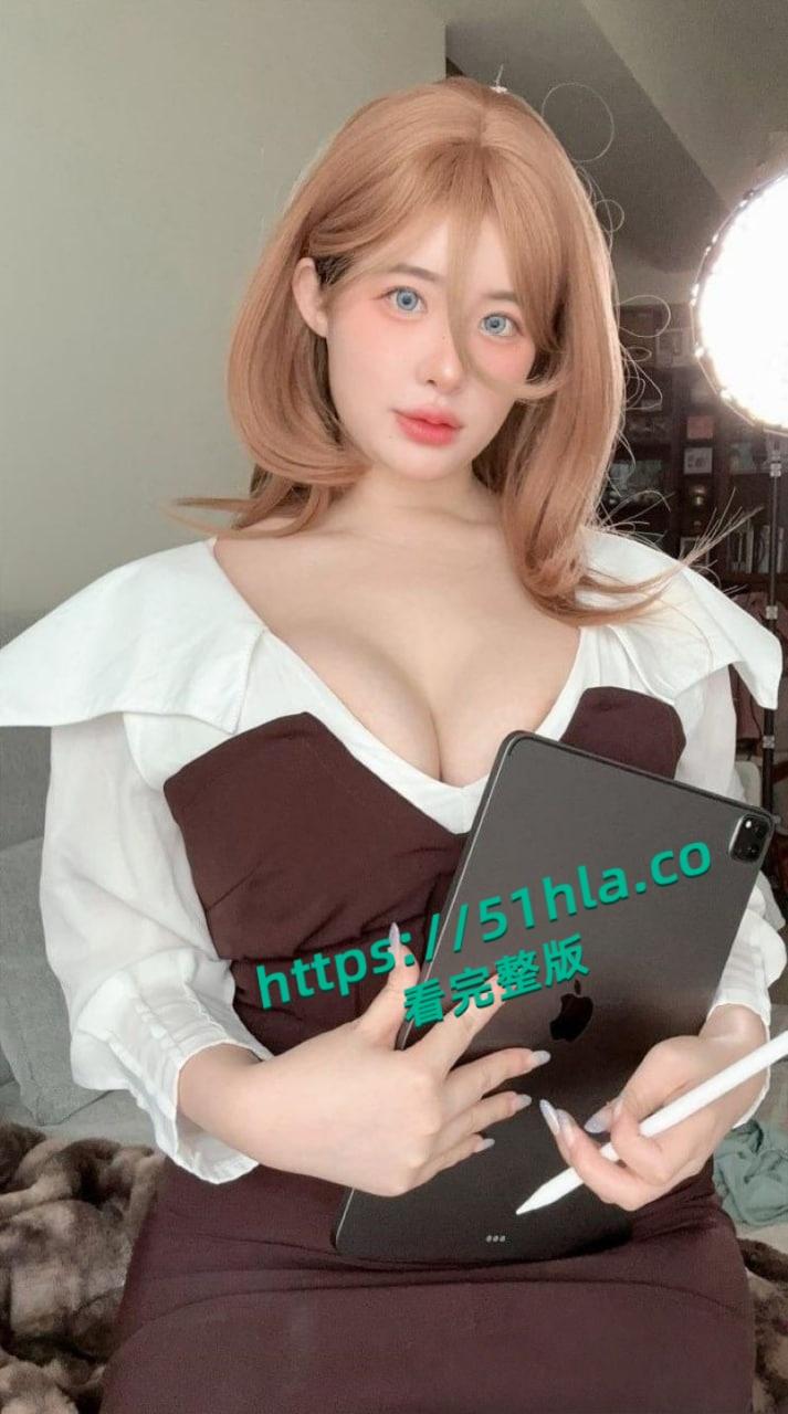 高颜值女神【Cocopie0218】浴池自慰拍摄，丰乳肥臀诱惑十足，白虎逼被道具抽插淫水四溢！-2