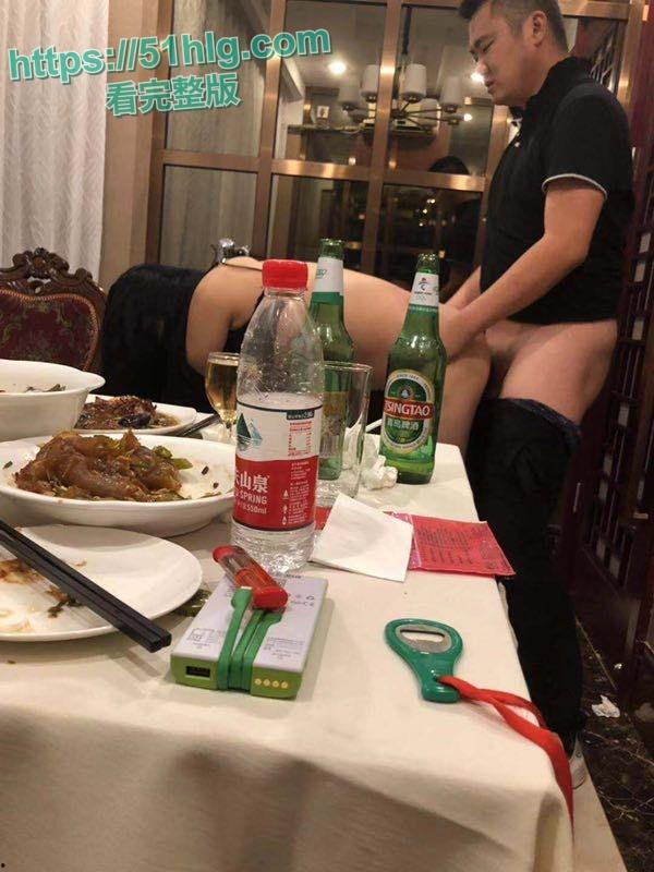 【南京】美艳人妻的同学会狂欢!墙角口交,后入爆操,呻吟声荡漾大厅,你还敢让老婆参加同学聚会吗?-6