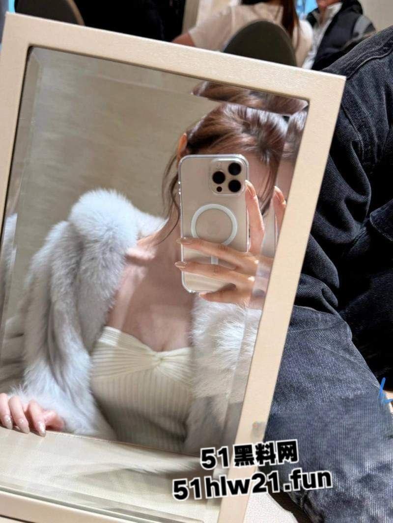 伦敦政治大学留学生【潘果果】心甘情愿做富二代母狗,各种调教抽打虐待无毛嫩穴,白富美小妞到国外就是浪逼。-7