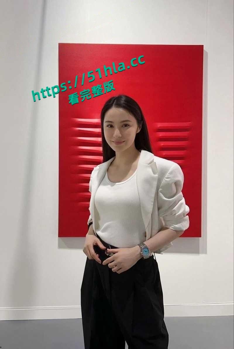 香港中文大学毕业生，现任企业经理没想到私下竟这么骚，极品尤物早期做黄播视频被曝光！-1