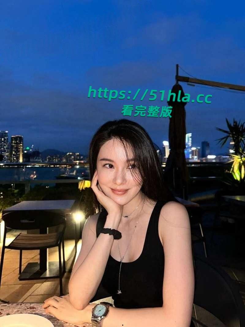 香港中文大学毕业生，现任企业经理没想到私下竟这么骚，极品尤物早期做黄播视频被曝光！-6