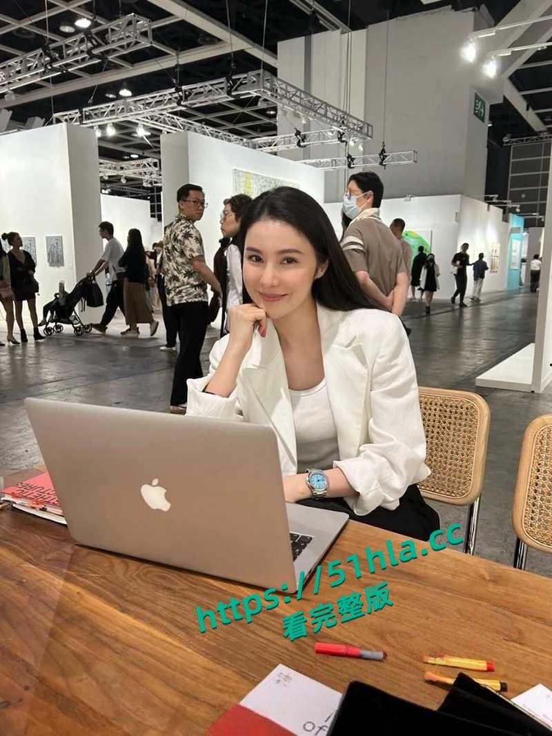 香港中文大学毕业生，现任企业经理没想到私下竟这么骚，极品尤物早期做黄播视频被曝光！-8