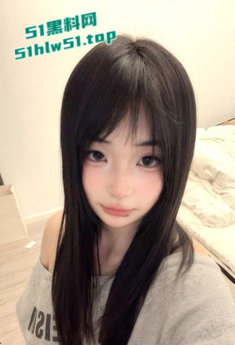 广东佛山大学生【陈艺蕾】大量私拍自慰视频流出,绝色尤物喜欢各种玩具来满足空虚的小穴!-2