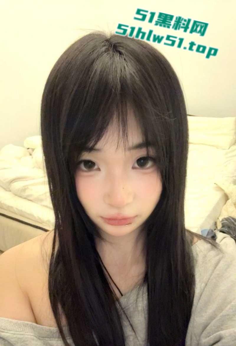 广东佛山大学生【陈艺蕾】大量私拍自慰视频流出,绝色尤物喜欢各种玩具来满足空虚的小穴!-3