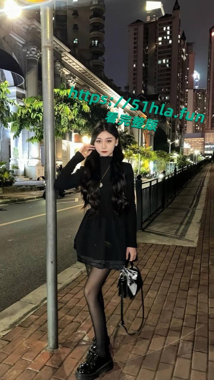 北海职业学院大四骚鸡【何丽芳】性爱视频流出,吵架后约炮友玩内射,复合再让男友无套狂欢!-2