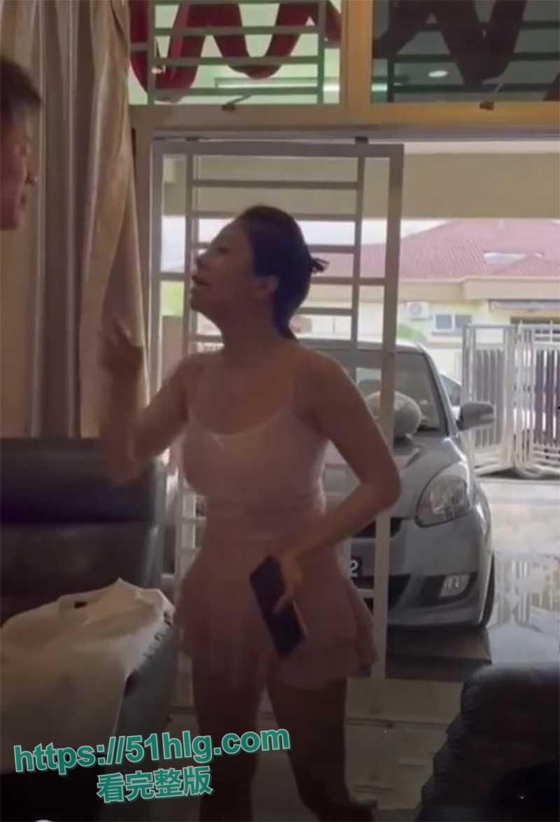 【广州】美艳人妻现场直播抓奸!小三家踢馆被情敌挑衅,骑脖暴揍出轨老公,原配这身材真赞-1