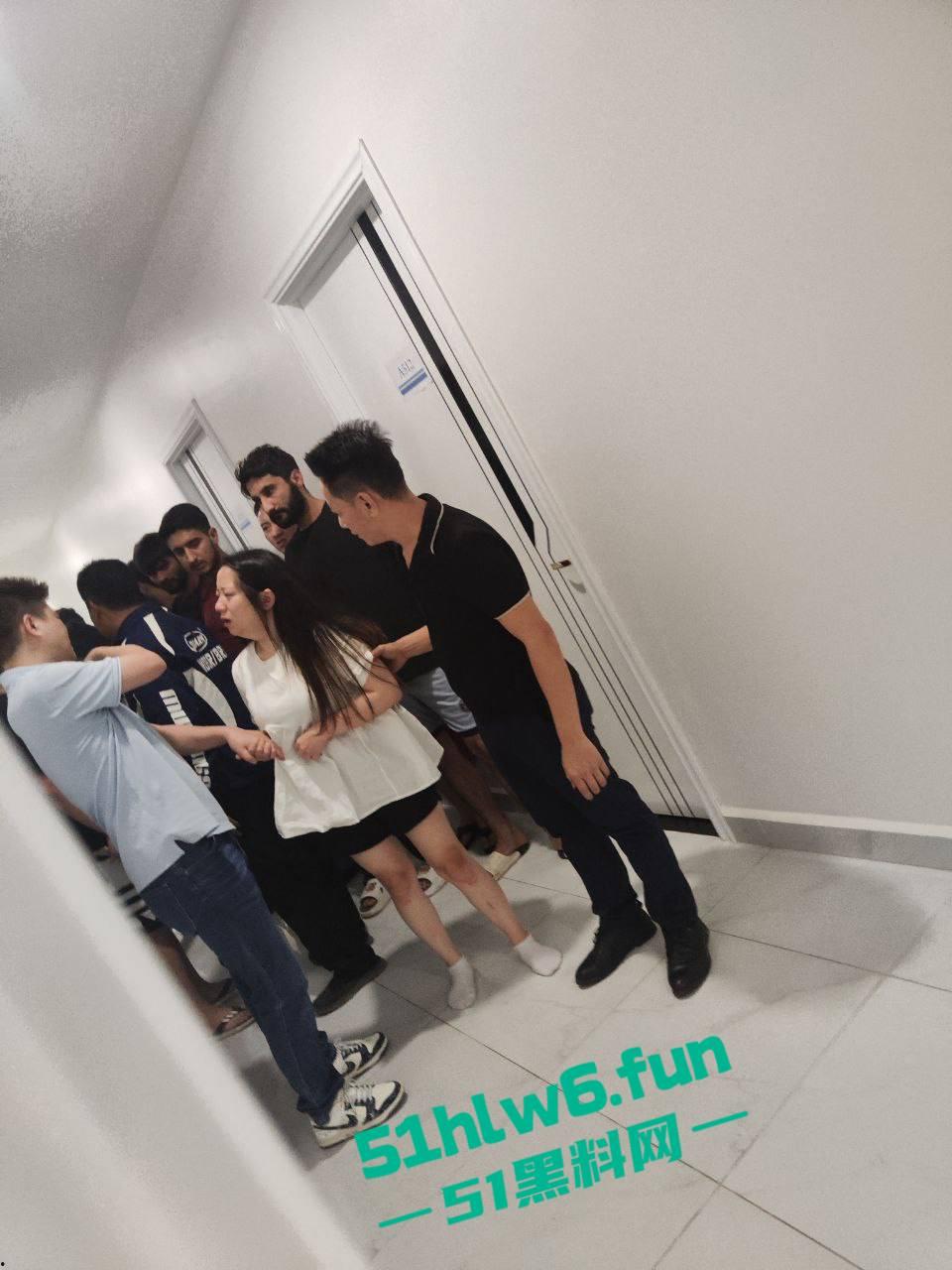 柬埔寨波贝太子园区,韩国男子强奸女子被老外们制止逮捕,韩国男还现场装逼结果直接被警方带走。-2