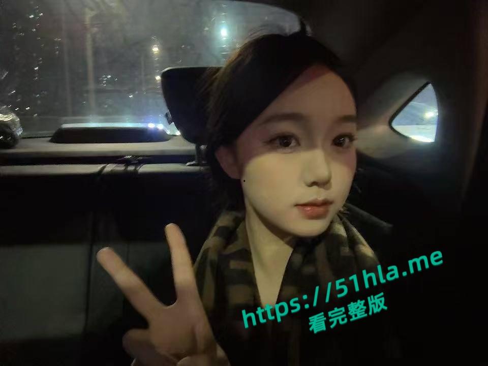 达州市可爱大胸嫩妹,镜前激情口交吞精射出后,骚货摆弄身姿不忘对镜头媚眼挑逗,画面香艳至极!-2