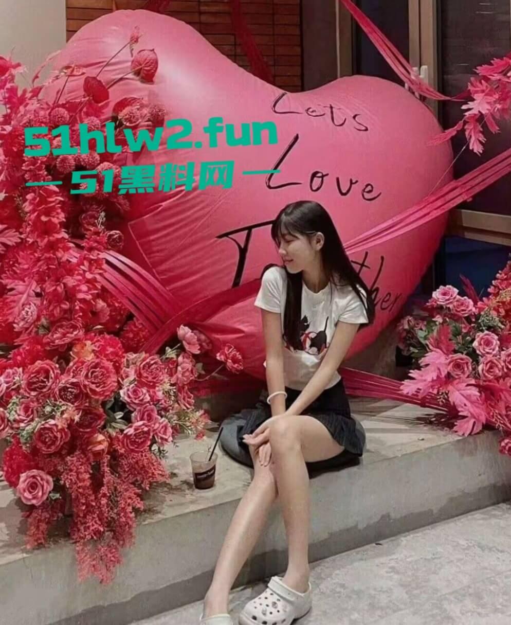 酒吧拿下高颜值嫩妹身材纤细高挑腿长逆天，喝多后带到酒店3p 前后夹击抽插超刺激。-2