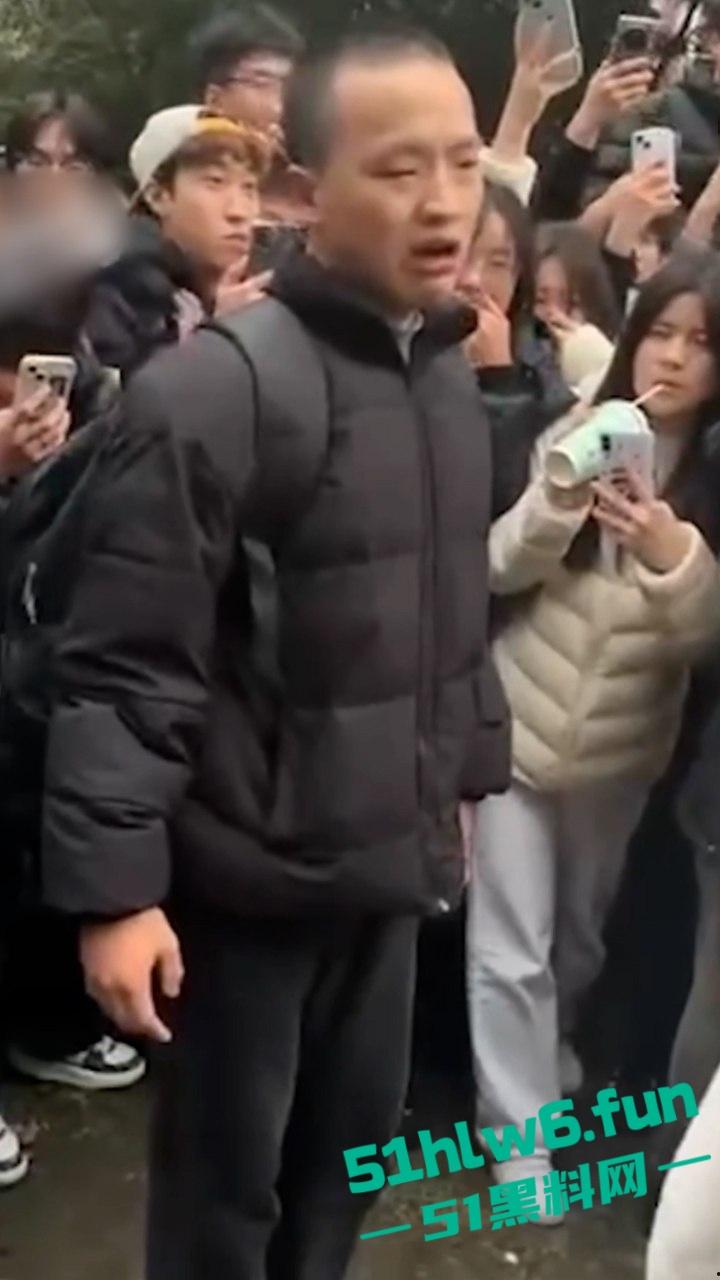 成都托普信息技术职业学院纯爱战神遭背叛,纯爱战士应声倒地当场泪诉全过程引学生围观!-3