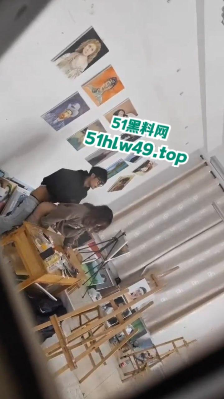 烟台画室后入热瓜,烟台科技职业学院画室两学生激情做爱,至尊宝战神疯狂输出,后入撞击翘臀火爆全网!-5
