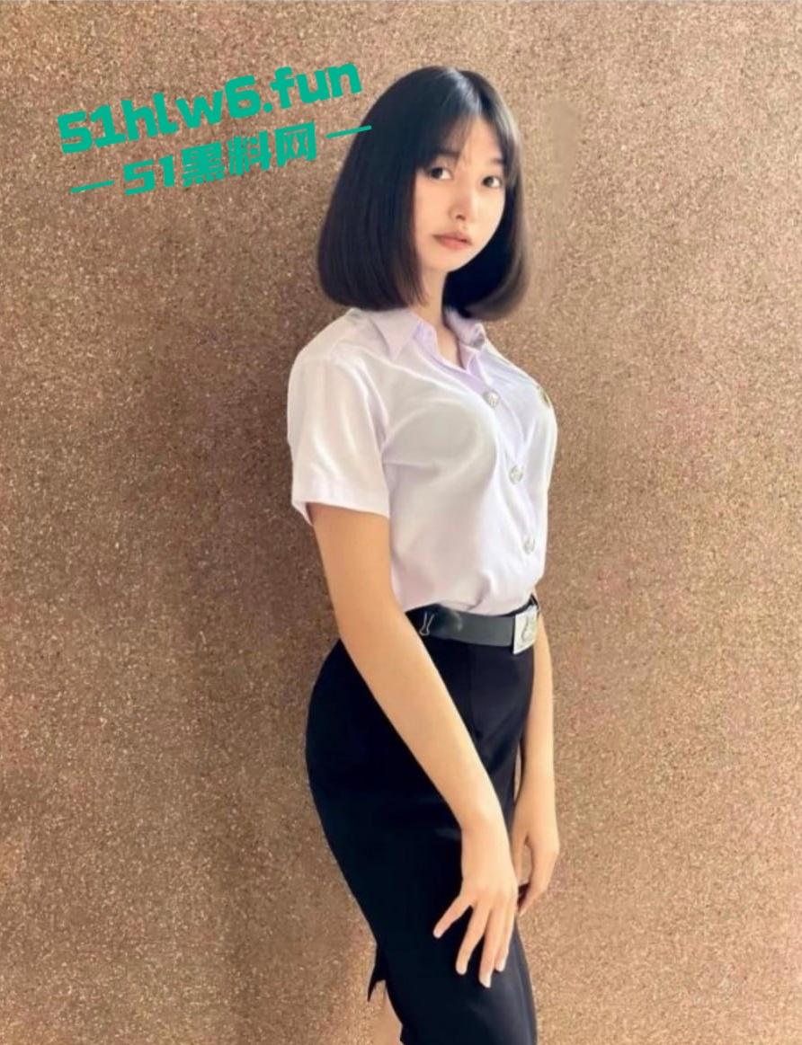 泰国拉拉队女神【Kae】还在上高中的极品尤物,三点粉嫩性感诱人自慰视频流出。-1