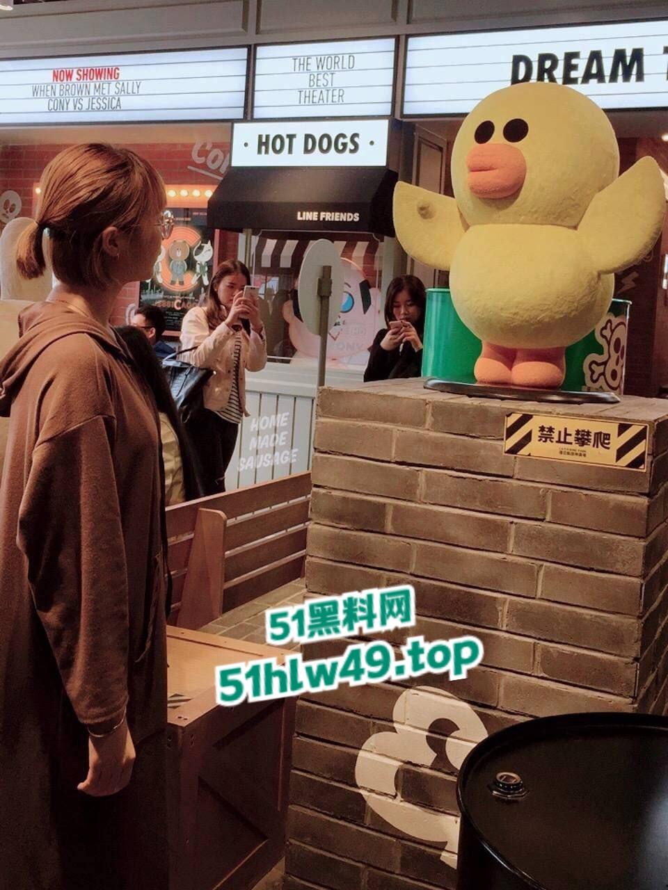 哈尔滨师范大学艺术系学妹【韩璐】被曝光!微信里疯狂卖自己裸露图,经常约炮私生活相当混乱!-1