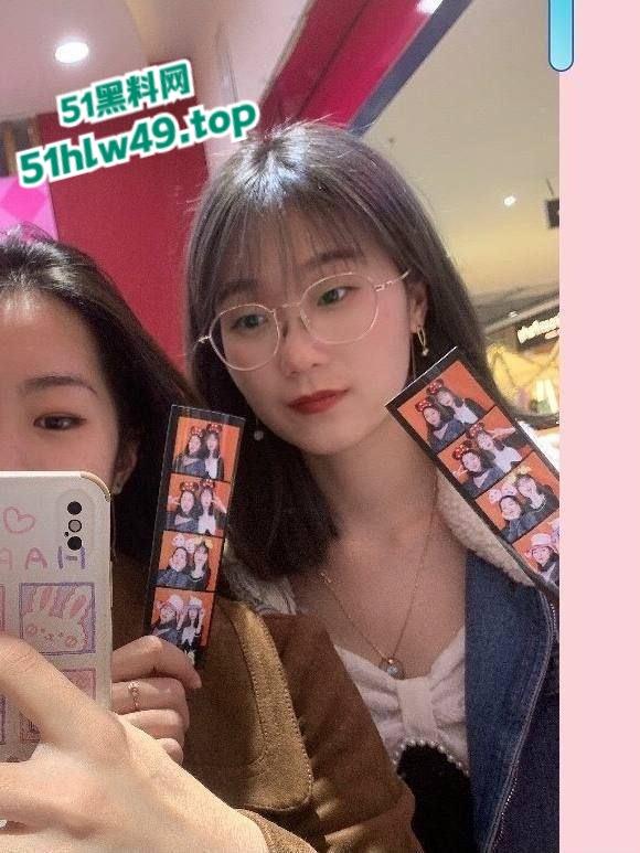 哈尔滨师范大学艺术系学妹【韩璐】被曝光!微信里疯狂卖自己裸露图,经常约炮私生活相当混乱!-4