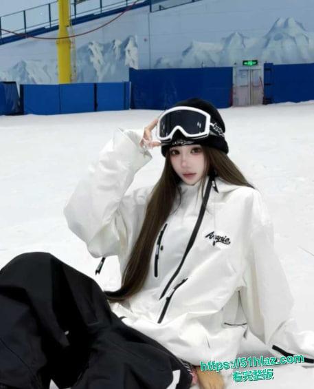 千万网红老白与滑雪圈美女陪玩事件 3000陪滑费给不起 女主直播发声控诉白嫖行为 却被扒出是高端外围转型 露脸实锤曝光很骚很会撩-4