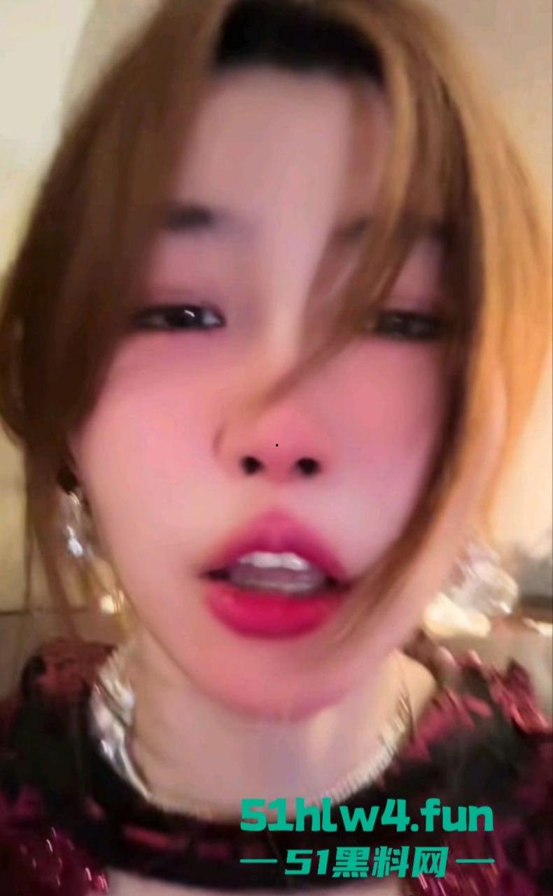 抖音150W粉丝网红【烟火iris】性爱视频流出，一脸潮红勾人心魄巨乳肥臀骑乘榨精！-10