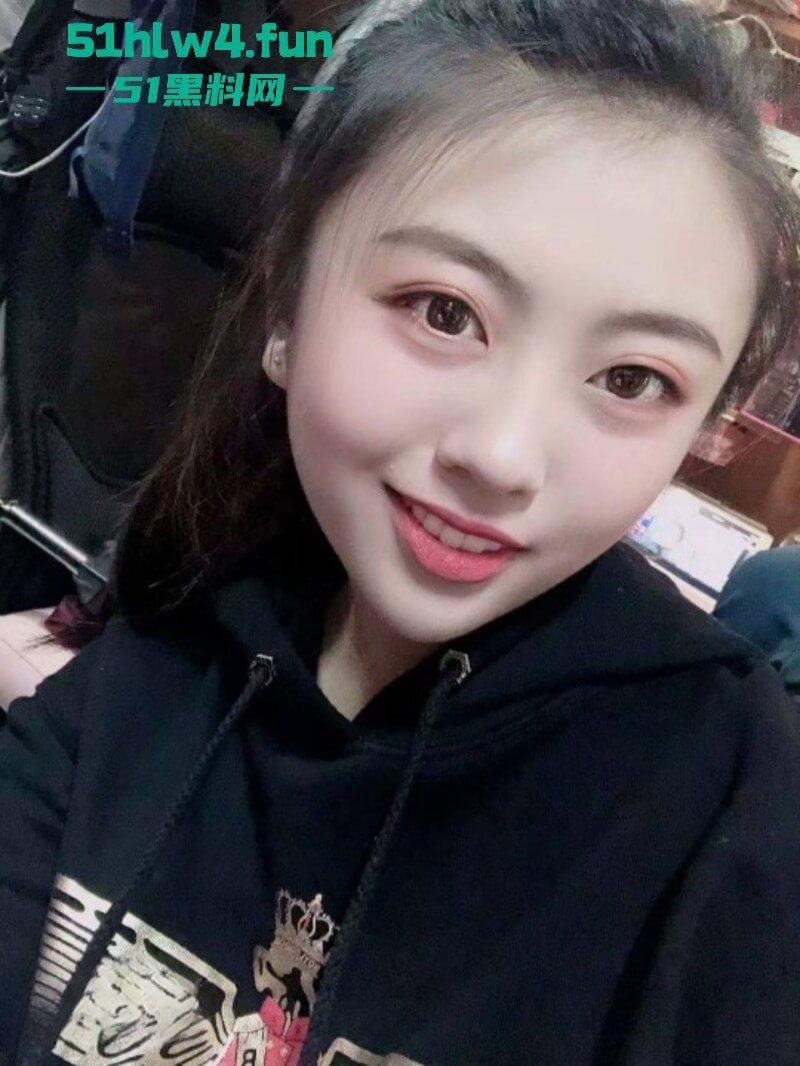 天津市滨海新区28岁美艳公务员,性爱视频曝光露脸深情舔屌,官场闺秀现实淫荡至极。-3