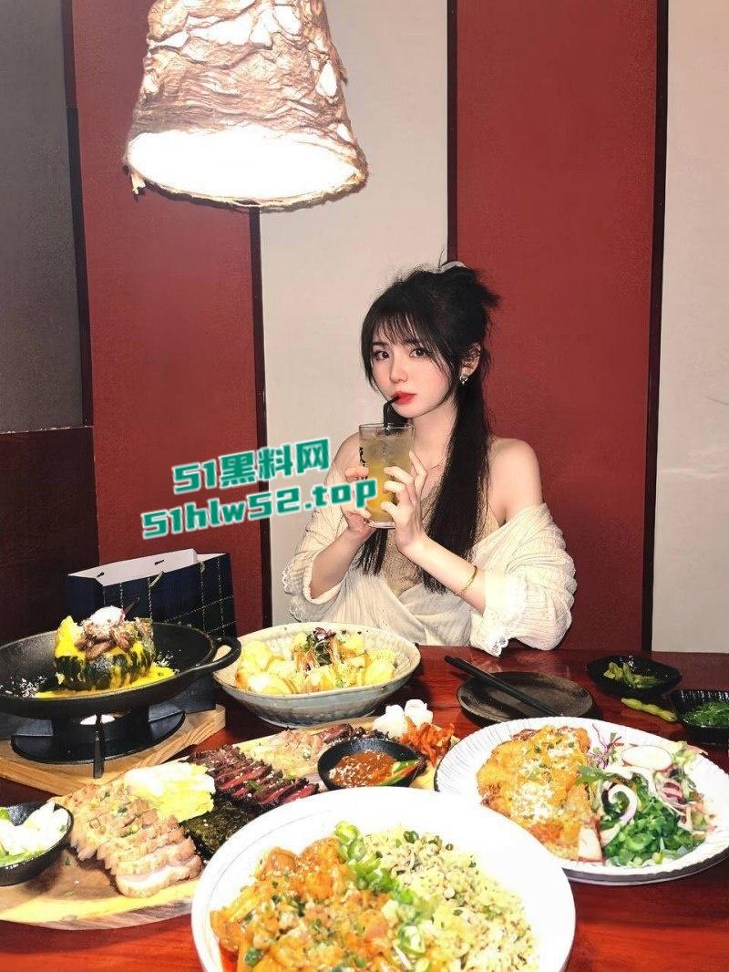 天津滨海职业学院【焦欢】脚踏两船私生活混乱,背着男友出轨招生办老师被,私密写真与做爱视频曝光泄愤!-3