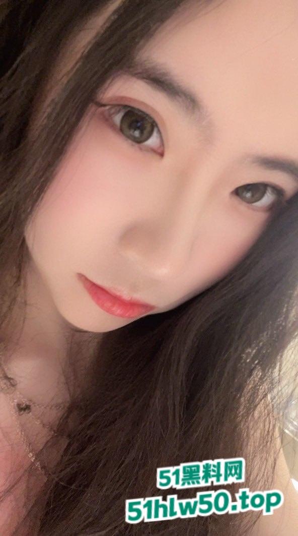 撸点爆满的【沪上十三姨】高冷艳气质美女，开档黑丝大尺度显得巨反差！-8