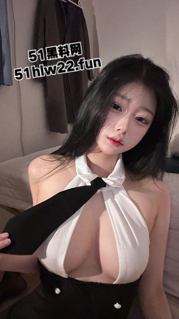 韩国白袜小姐姐【harayuaii】Coser母狗大尺度私拍,超敏感白虎美鲍自慰潮吹,舒爽呻吟淫荡诱惑至极。-5