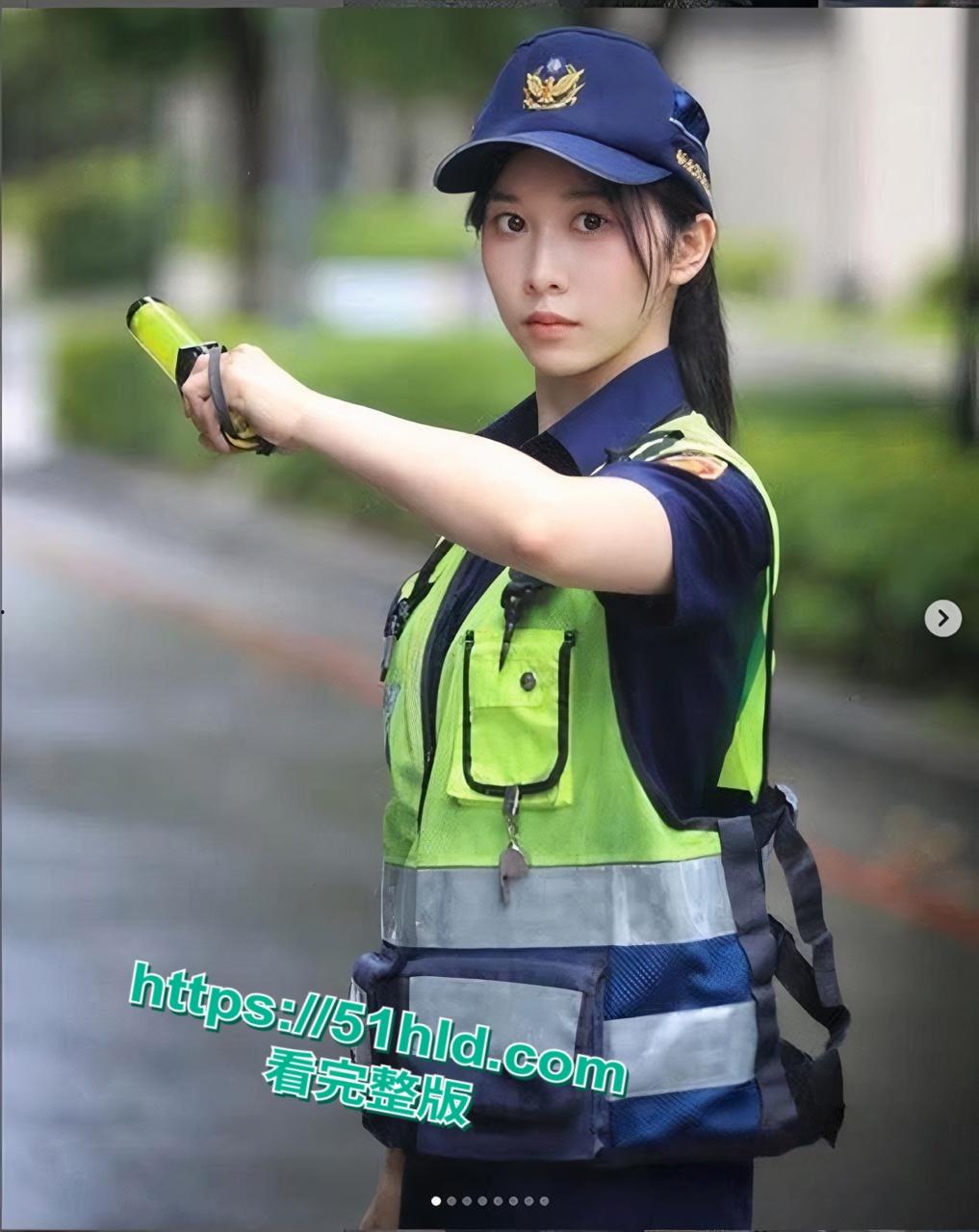 网红女警【曾羽榛】被男友偷拍性爱视频,并发到网上高价售卖,巨乳尤物床上淫荡姿态火爆全网!-7