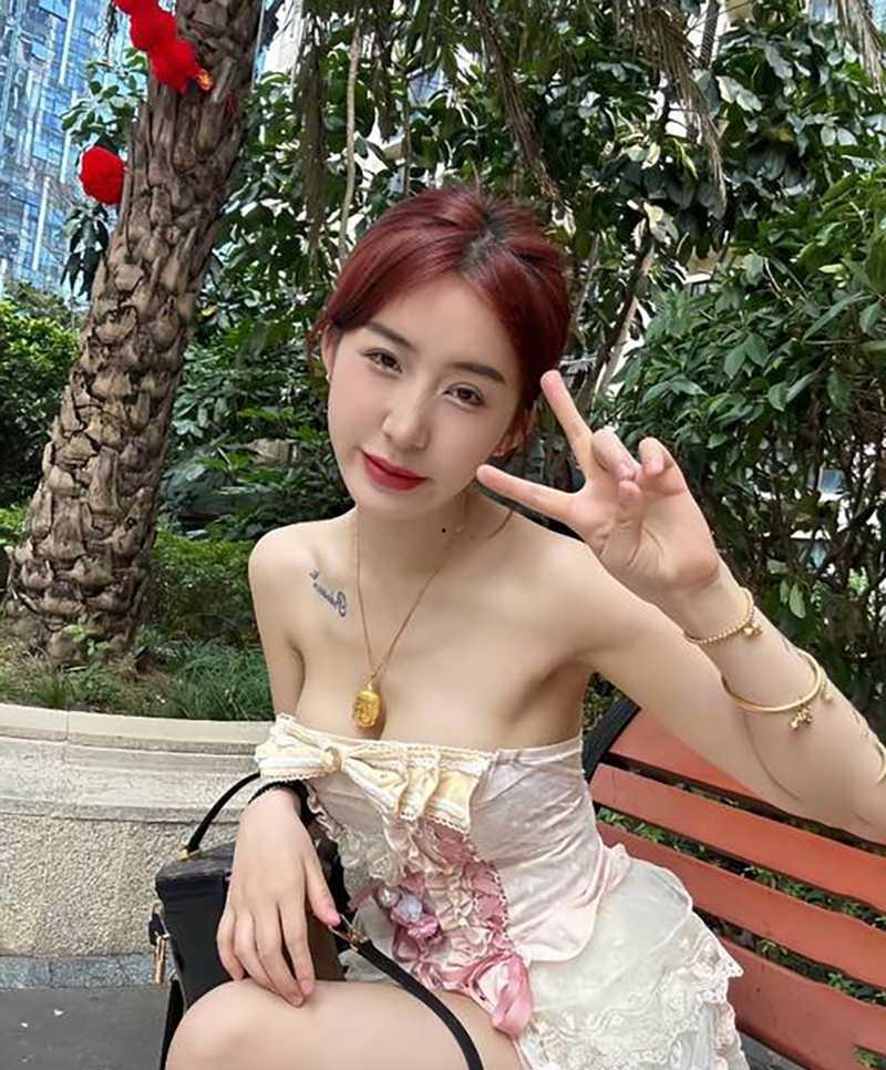 抖音网红侯飞飞被榜一大哥曝光流出 跟大哥裸聊约炮,肥臀大奶骚穴 骚气撩动金主每一根神经-3