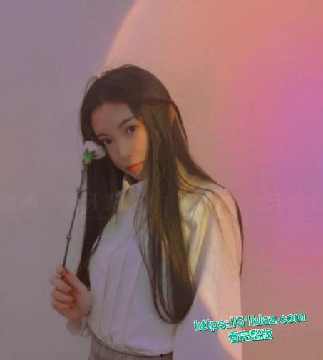 推特超级可爱的呆萌萝莉 兔牙蛇蛇 跟金主爸爸做爱视频流出比较经典的大鸡巴疯狂的中出颜射了一脸-4