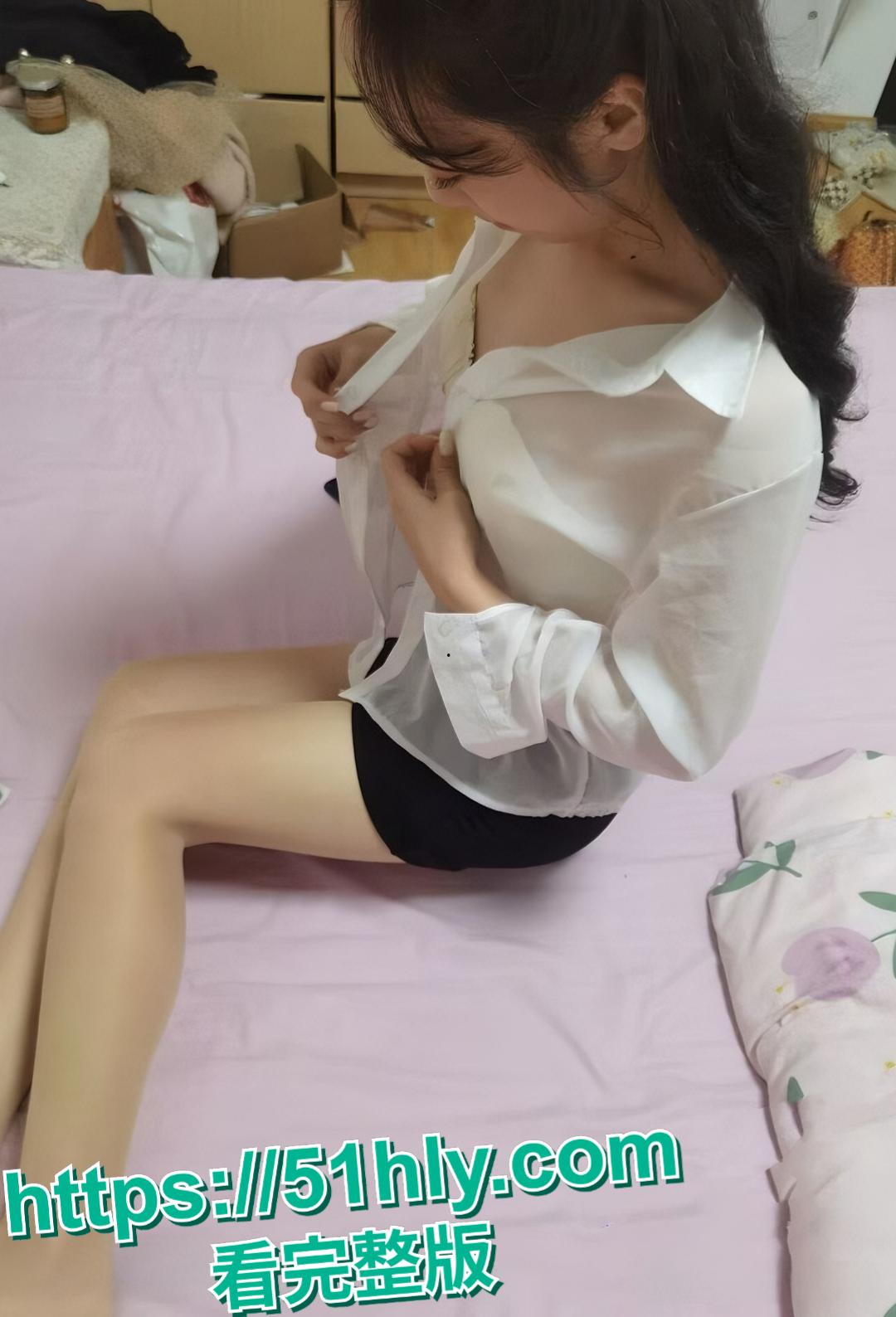 浙江台州26岁人妻马彦静订婚后饥渴难耐与前男友偷腥出轨  穿着性感母狗套装被后入爆操 淫穴被玩弄的直接潮喷-3