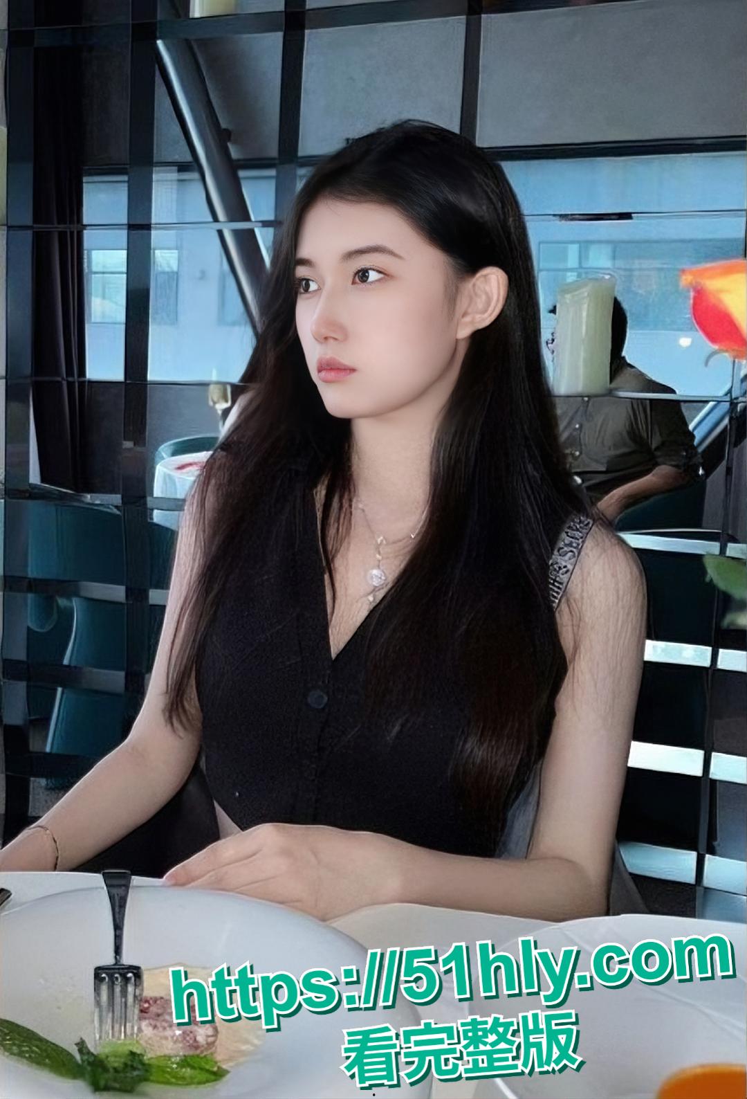 浙江台州26岁人妻马彦静订婚后饥渴难耐与前男友偷腥出轨  穿着性感母狗套装被后入爆操 淫穴被玩弄的直接潮喷-5