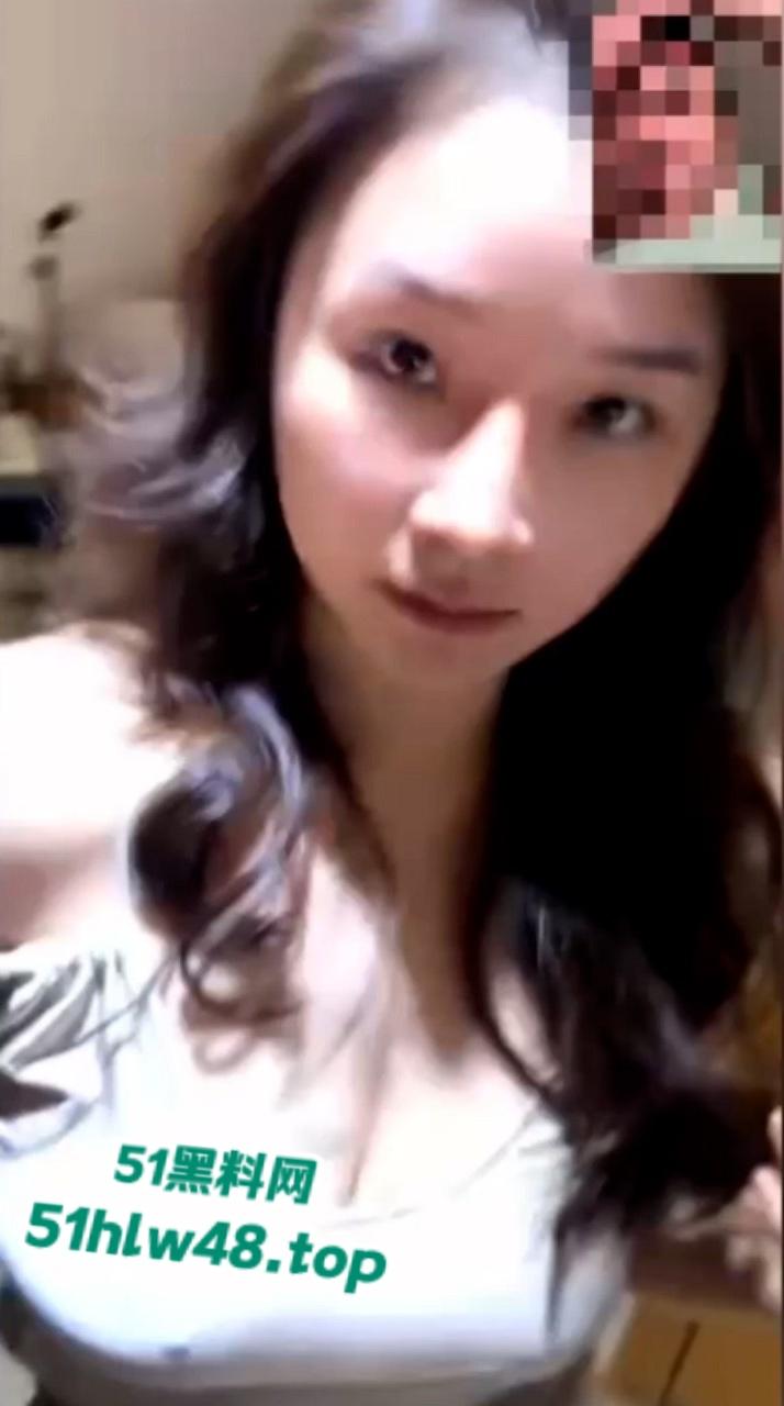 湖南极品少妇【吴侨雯】绿帽老公常年在外,淫妻在家与网友裸聊自慰,没结婚之前就是个骚母狗!-5