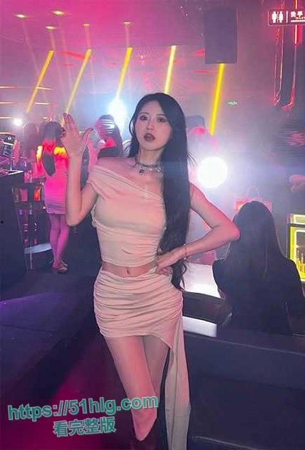 成都探店揭秘砂舞舞厅！性感少妇任君挑选 刺激体验摸奶抠穴加打炮， 堪称男人的天堂！-1