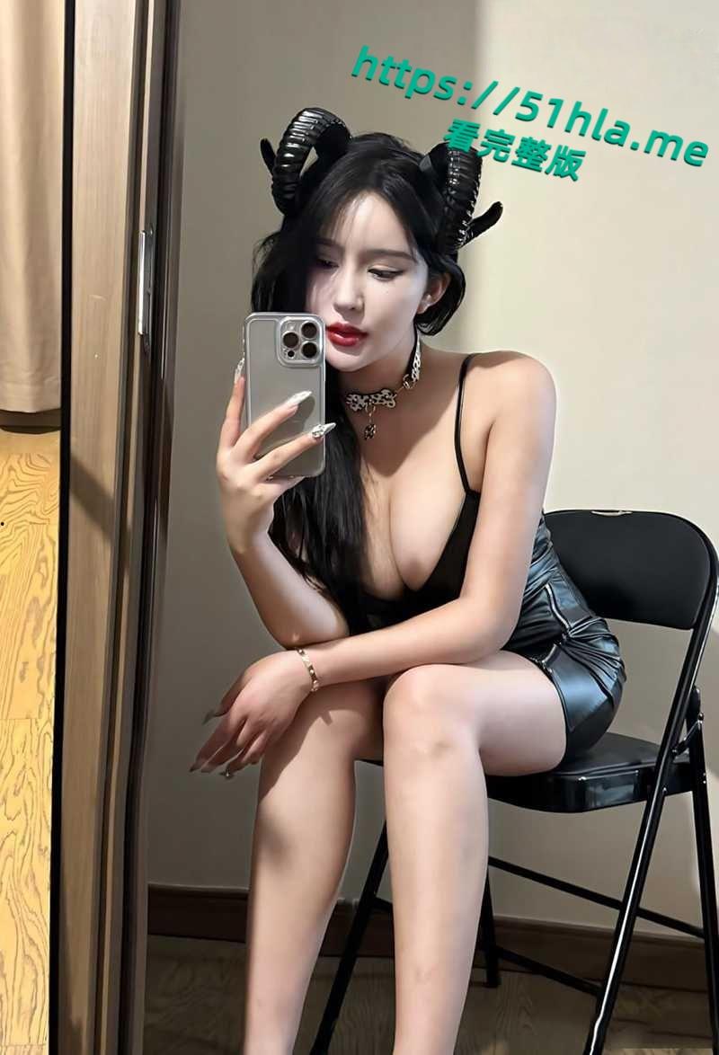 抖音网红【小圆子】大尺度福利视频流出,巨乳蜜桃臀完美梨型身材,情趣内衣秀尺度拉满性感曲线超诱人!-1