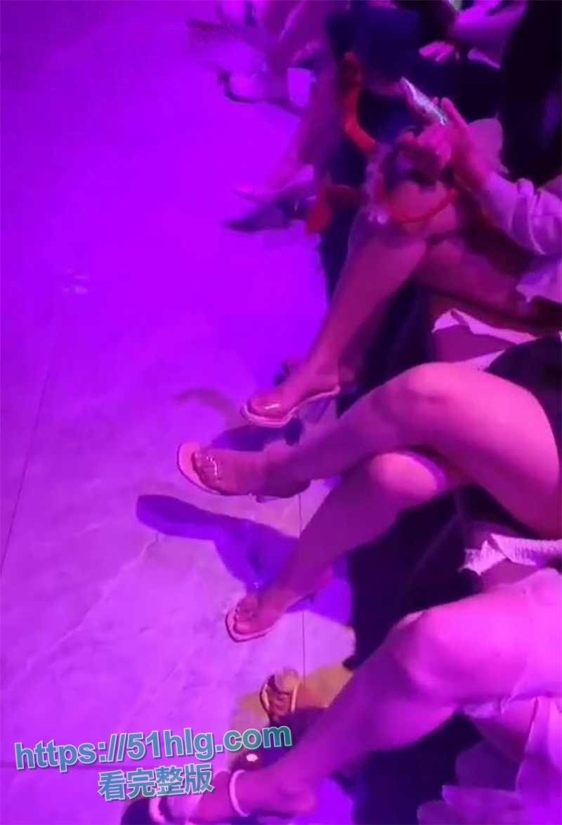 成都探店揭秘砂舞舞厅！性感少妇任君挑选 刺激体验摸奶抠穴加打炮， 堪称男人的天堂！-12