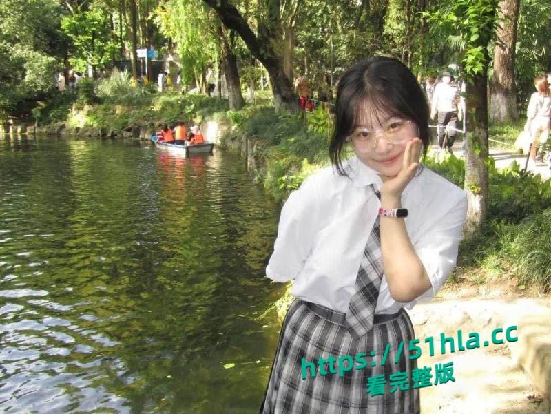 贵州安顺母狗【李丽】聊天记录及假期约炮曝光,白嫩巨乳学生妹骑乘榨精,呻吟娇媚淫荡不堪!-1