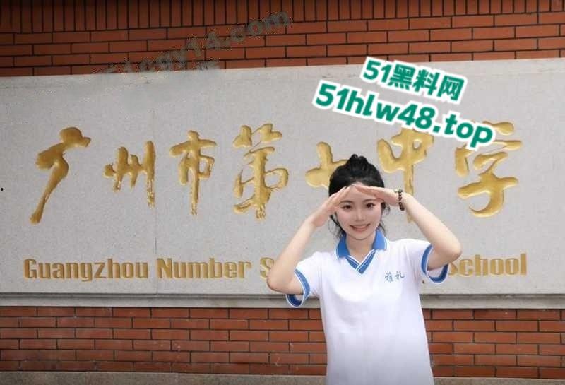 广州市第七中学【胡梦玲】上课主动给同桌手淫，监控下记录被曝光，小年轻又骚又胆大完全控制不了。-3