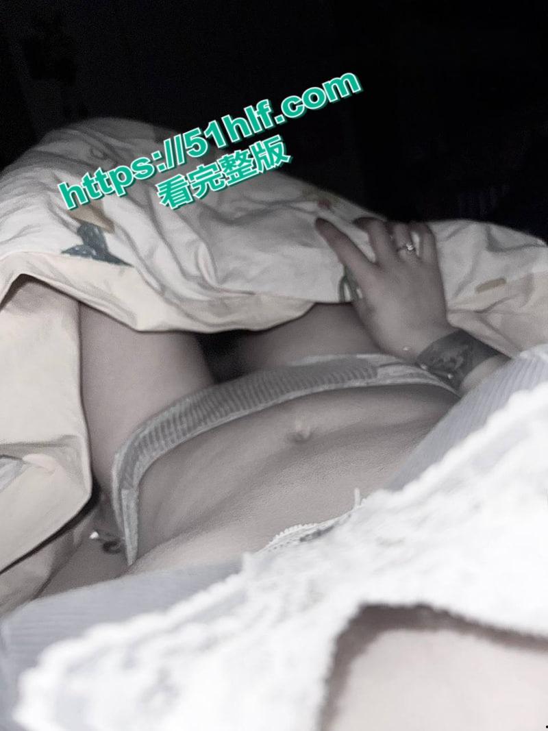 甘肃兰州小母狗【王欣】私房视频被男友曝光,香嫩美乳圆润翘臀,骚气表情勾人摆拍诱惑力爆棚!-4