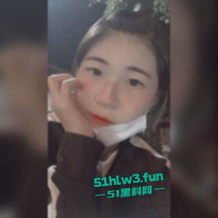 反差母狗学生妹【任荣华】身材娇小纤细小嫩妹,私下母狗一条各种自拍勾引金主骚的没边了。-1