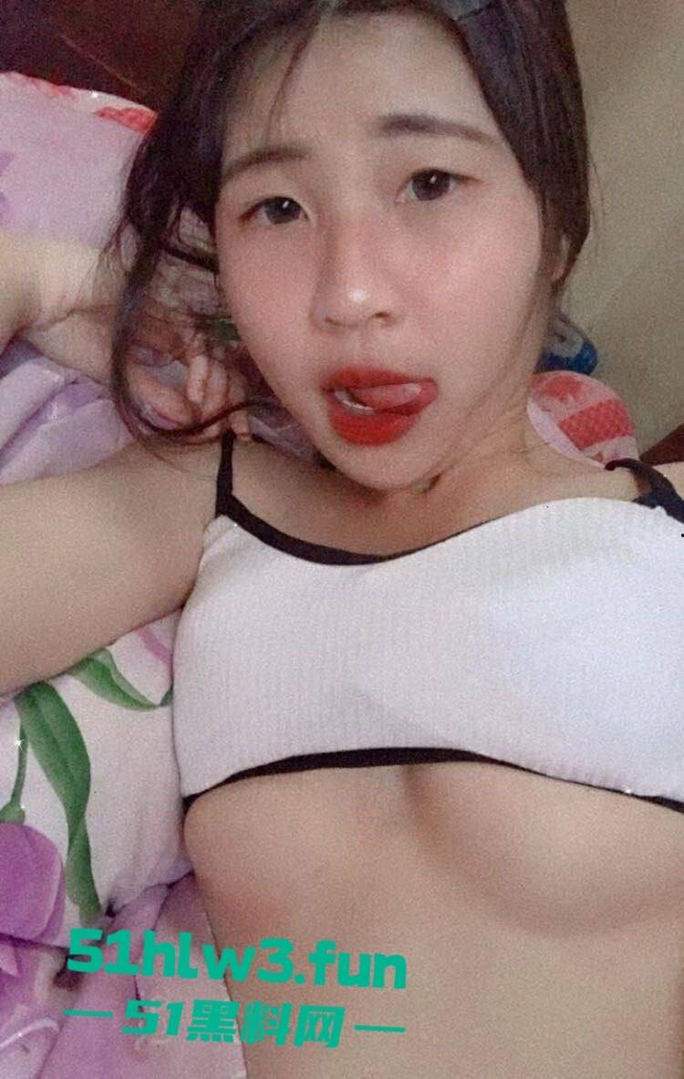 反差母狗学生妹【任荣华】身材娇小纤细小嫩妹,私下母狗一条各种自拍勾引金主骚的没边了。-6