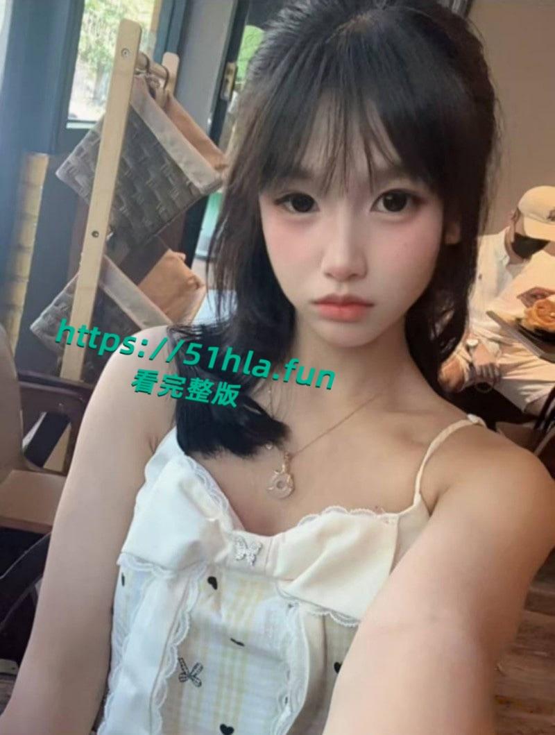 真实迷奸,白嫩学生妹醉酒被带到酒店强制深喉扇嘴巴爆操,无套内射后犹如垃圾般被丢弃一旁!-1