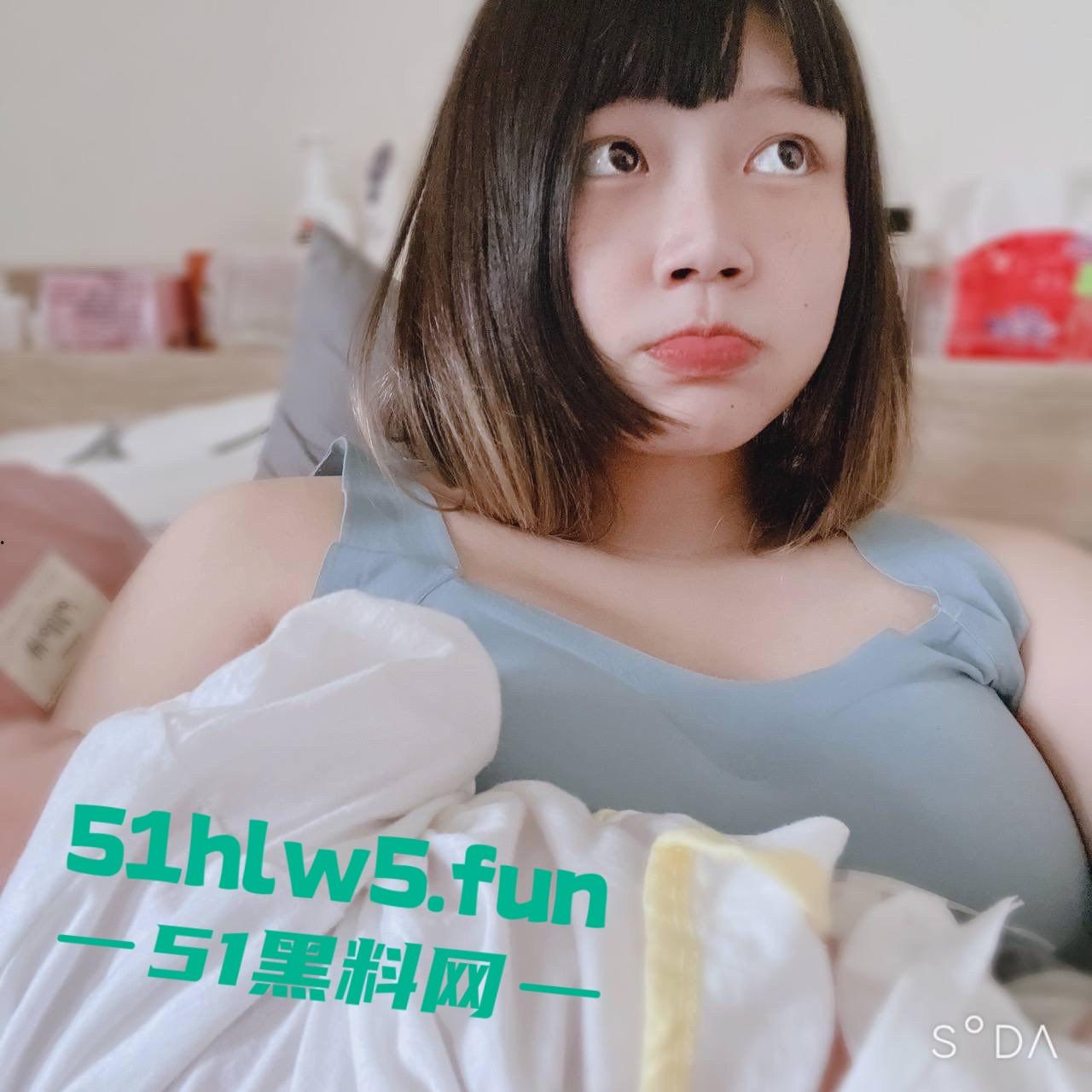 厦门高颜值母狗【赵茹艺】非常反差的大奶人妻,背着老公装少女在网上勾引弟弟。-1