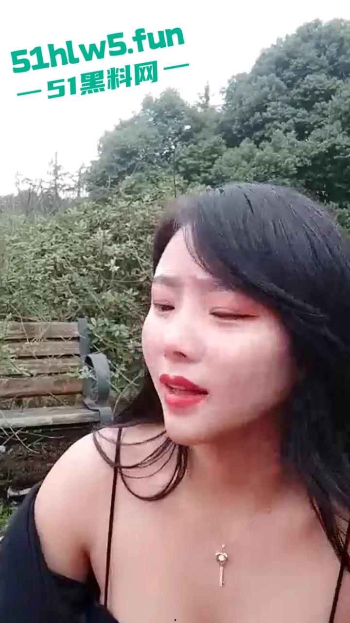 第一户外探花女【苏妲己】高颜值巨乳骚妇，喜欢勾引老头户外野战啪啪，这也太淫荡了。-6