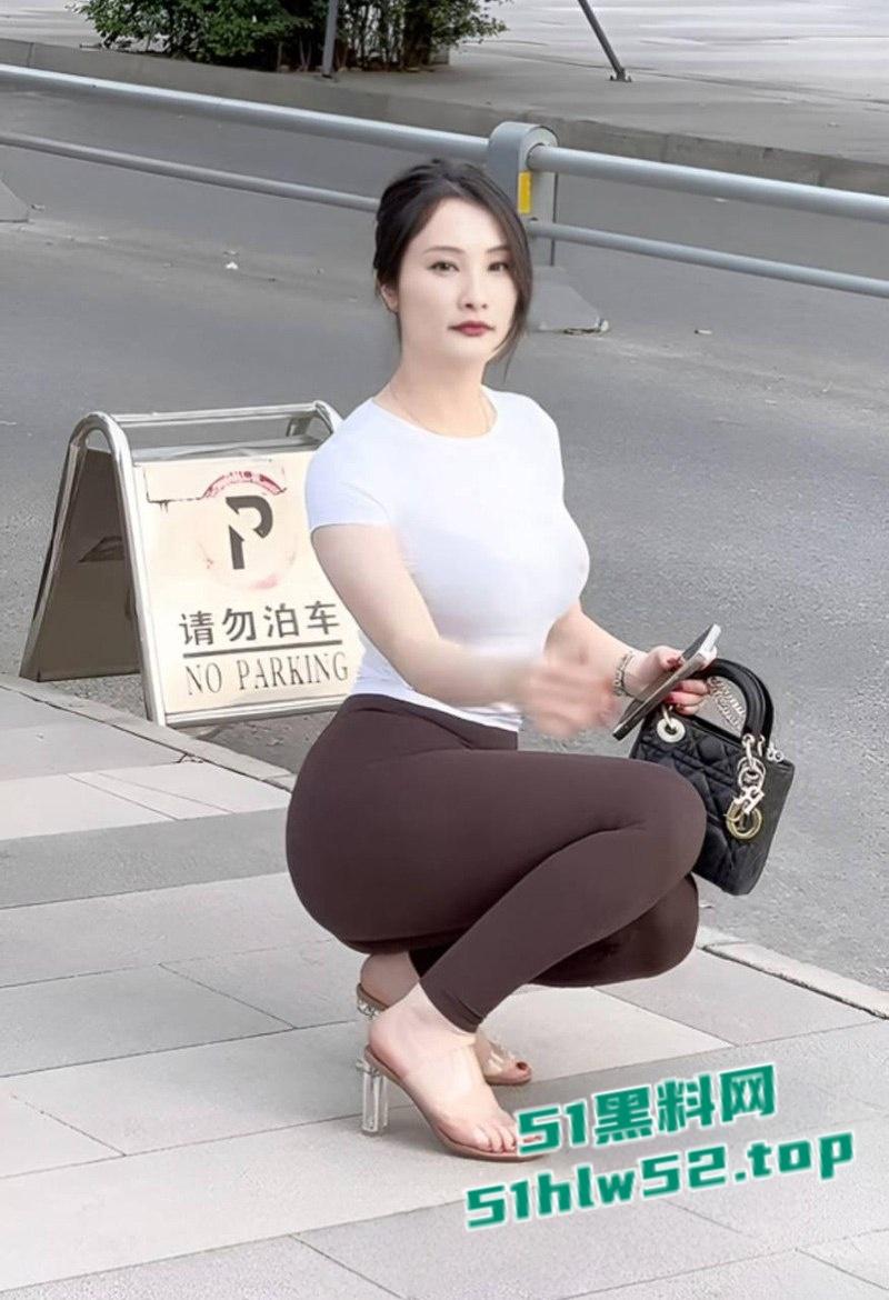 南阳内乡小卖部老板娘【王薇】勾引一米八体育生,高超手技令人欲仙欲死,少妇的魅力真是难以抵挡!-4