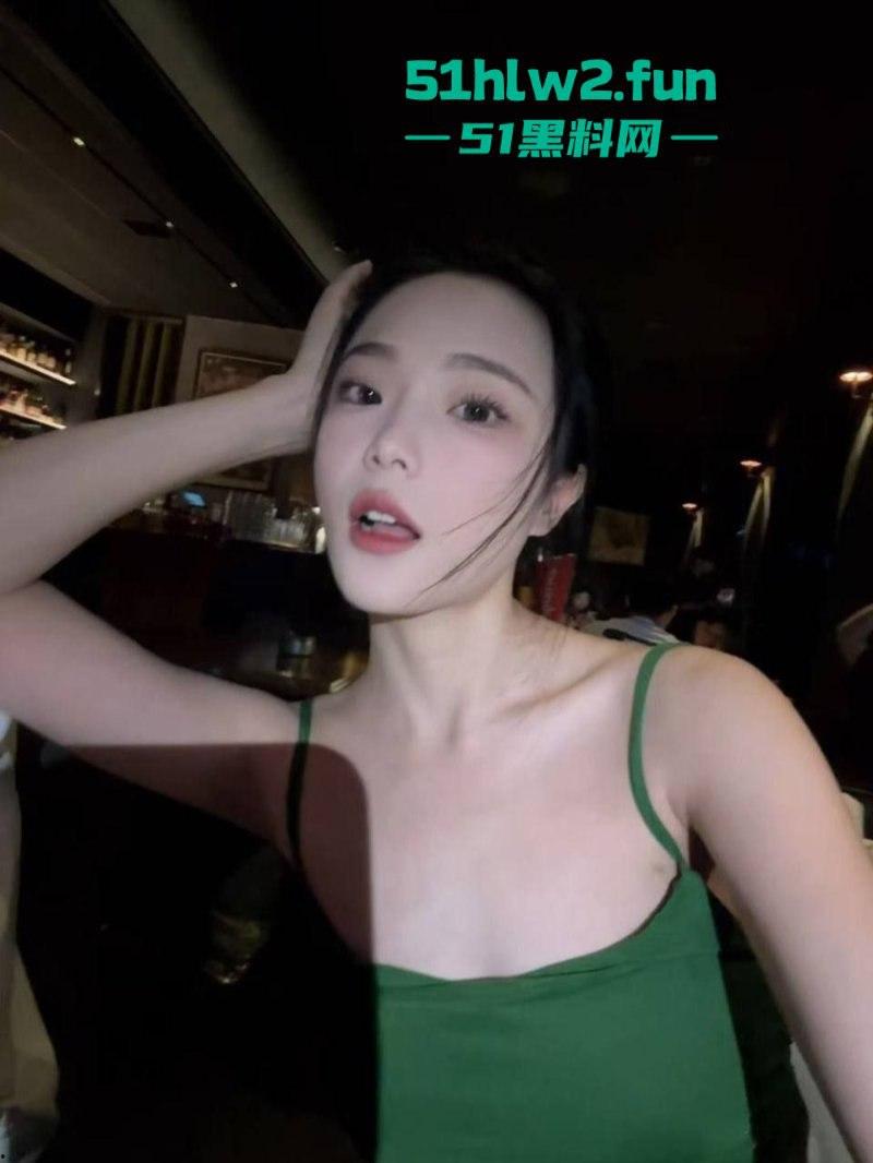 西安音乐学院艺术系学生妹【宋昕宸】汉服cos武媚娘服侍主人 让你感受帝王般的视觉冲击!-4