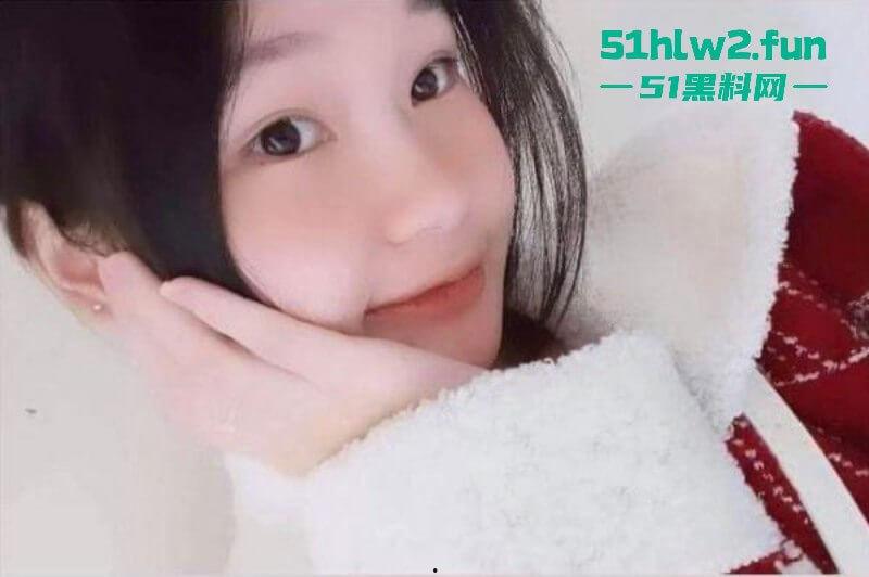 越南萌妹【Jobgg】用HoneyCam和男友玩裸聊自慰捏奶,被男友录屏放网上流出。-2