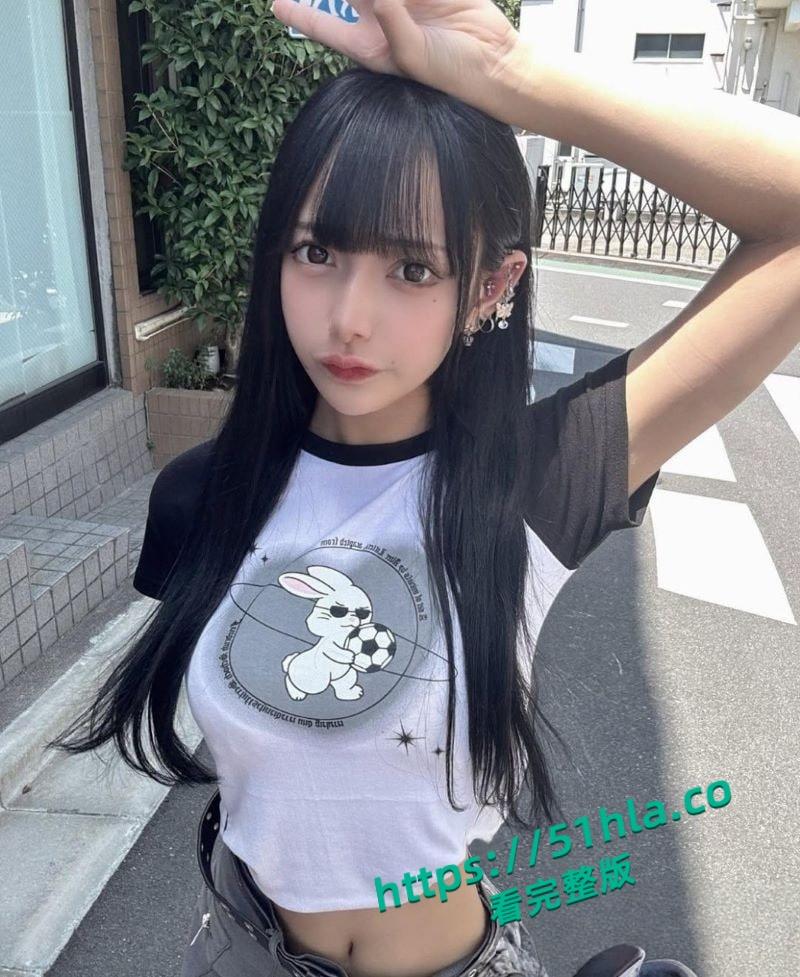 日本高颜值小网美露脸性爱视频,极品身材一览无余,大奶抽插中猛烈晃动淫叫震天!-3