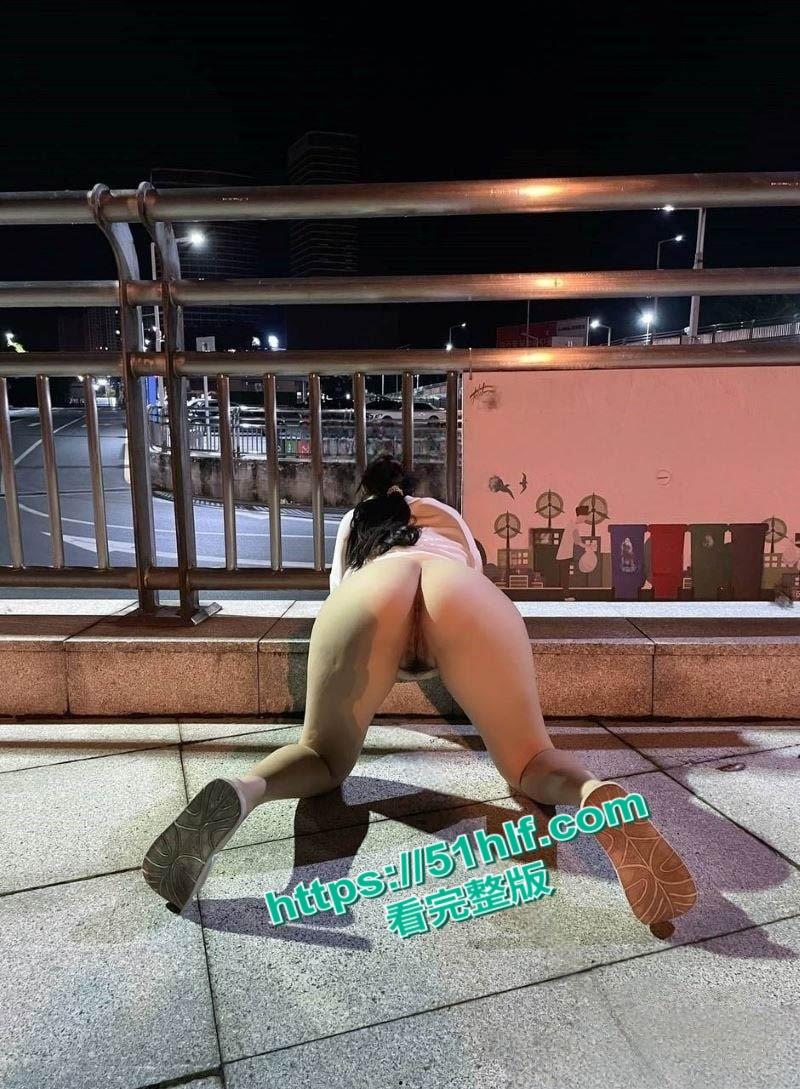 推特顶级网红【奶味泡芙】露出私拍,户外天台公园大胆裸露,电梯口做爱偶遇邻居!-5