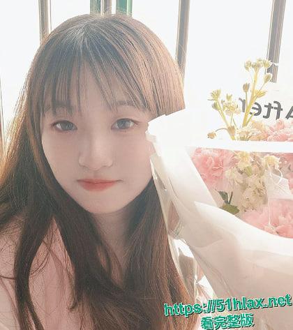 四川成都西南交大王清茉跟男友酒店啪啪 高颜校花跪舔深喉爱不释手 落地窗前被男友后入狂操-2