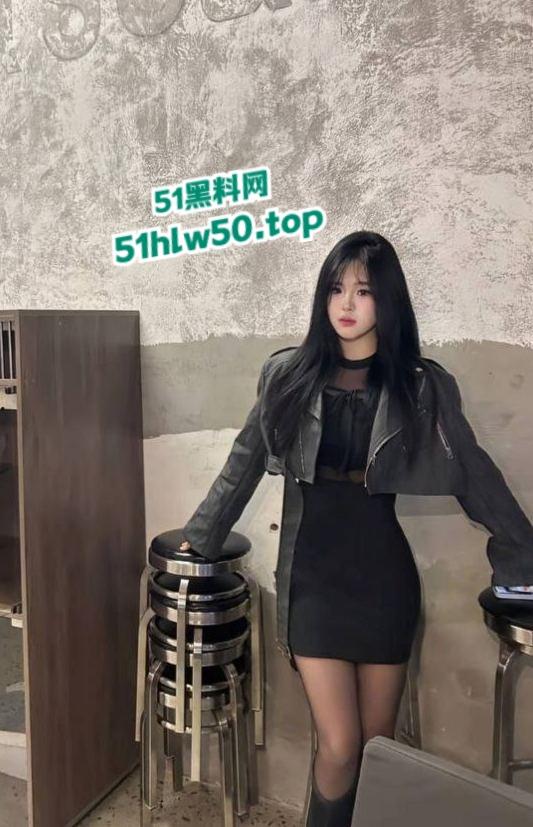 北京航天航空大学【邹清雯】材料科学与工程学院研一母狗，背着男友约炮被曝光性爱视频！-3